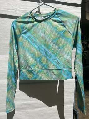prAna Seleina Long Sleeve Cropped Rash Guard Green Blue Tie Dye Size M